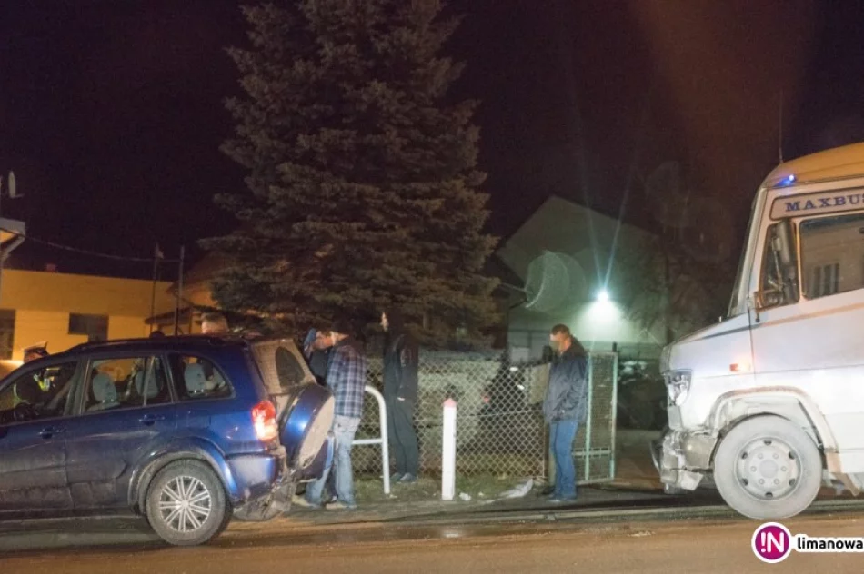 Kolizja sześciu samochodów i autobusu - zdjęcie 2