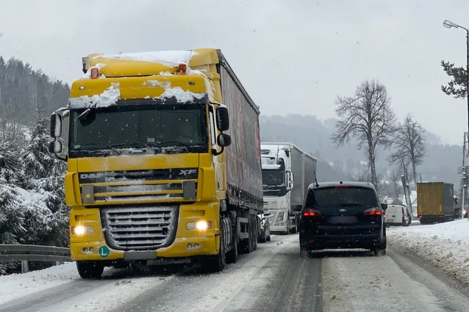 Kolejny dzień trudnych warunków drogowych - zdjęcie 2