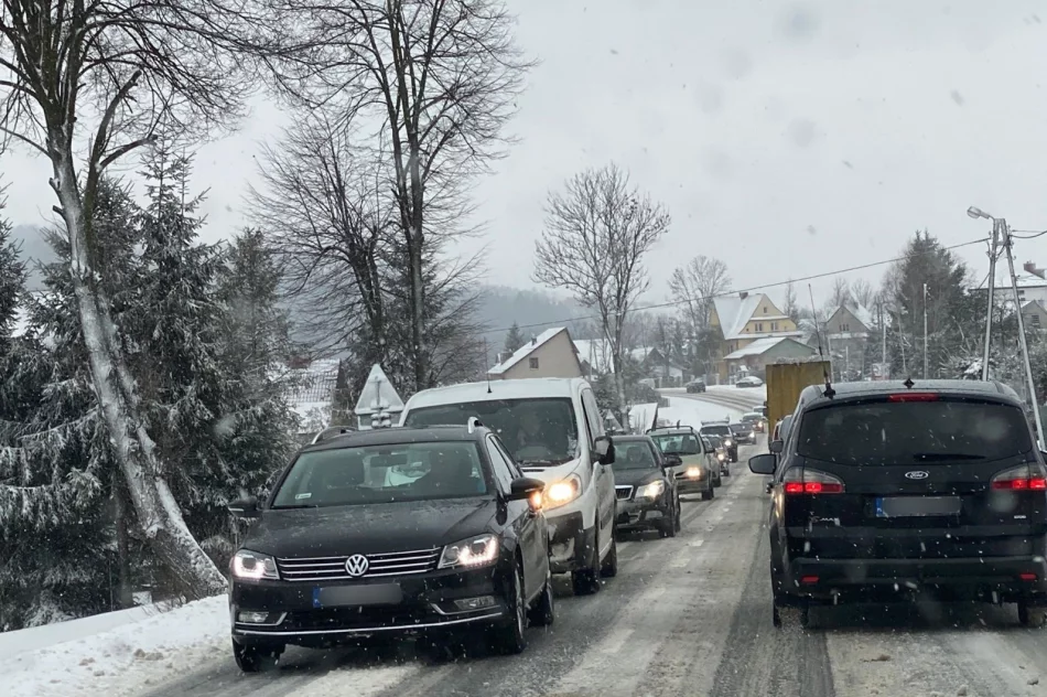 Kolejny dzień trudnych warunków drogowych - zdjęcie 3