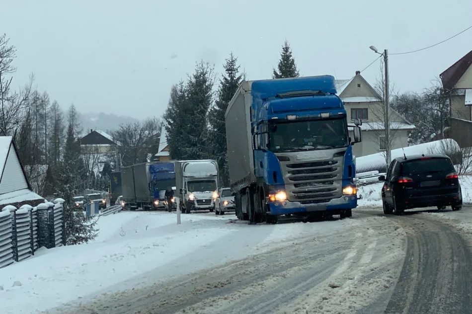 Kolejny dzień trudnych warunków drogowych - zdjęcie 7