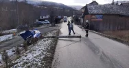 Samochód uderzył w słup. Kierowca bez uprawnień, za to z zakazem i promilami - zdjęcie 2