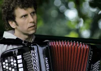 Tomasz Drabina. INSPIRACJE. Muzyczny Folwark zaprasza do Mszany Dolnej 25 września na akustyczny koncert Artysty - zdjęcie główne