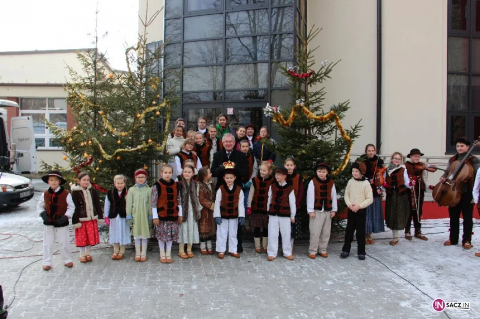 Pod patronatem DTS - Królowie dzieciom: charytatywny turniej piłki halowej w piwnicznej – Zdroju - zdjęcie 3