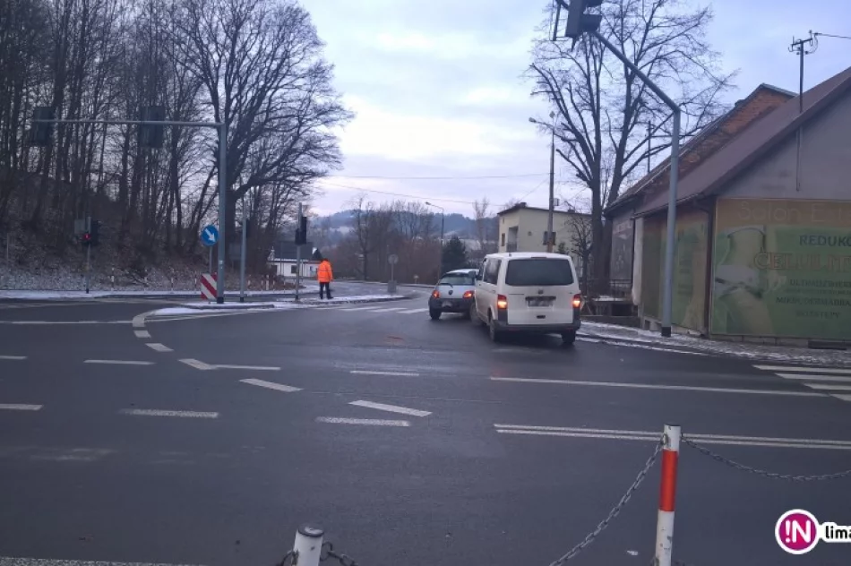 Kolizja na skrzyżowaniu. Sygnalizator 'wytrzymał' jeden dzień - zdjęcie 2