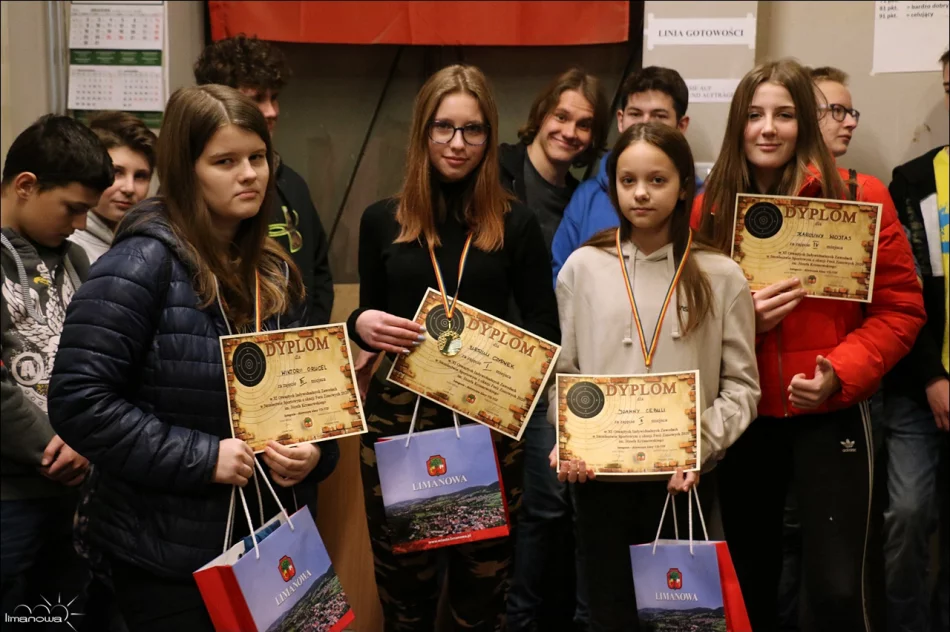 ZAWODY STRZELECKIE Z OKAZJI FERII ZIMOWYCH - zdjęcie 8