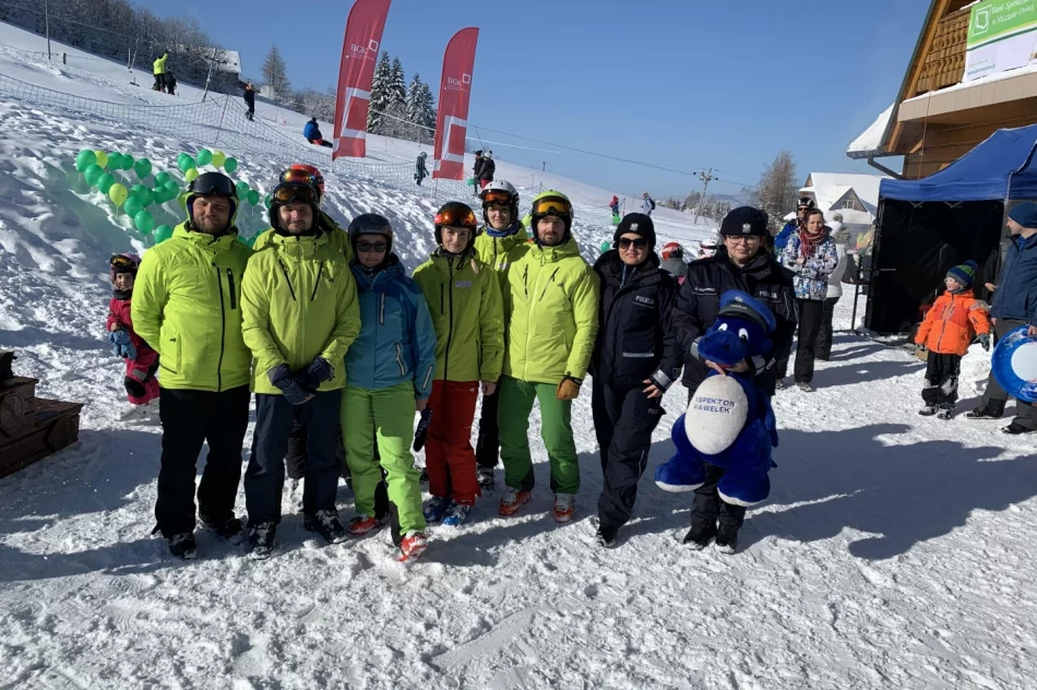 Mundurowi promowali bezpieczeństwo na stoku - zdjęcie 2