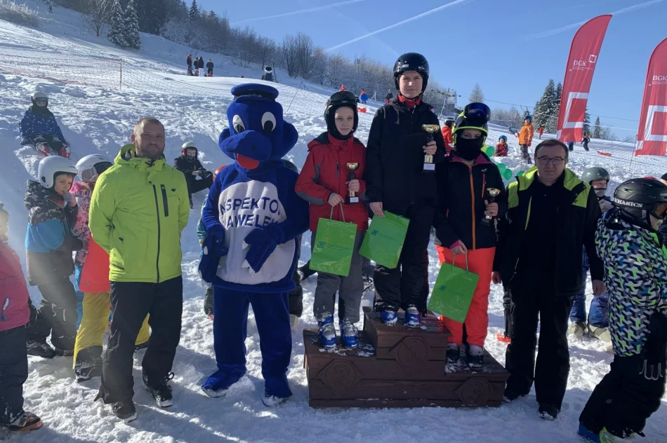 Mundurowi promowali bezpieczeństwo na stoku - zdjęcie 8