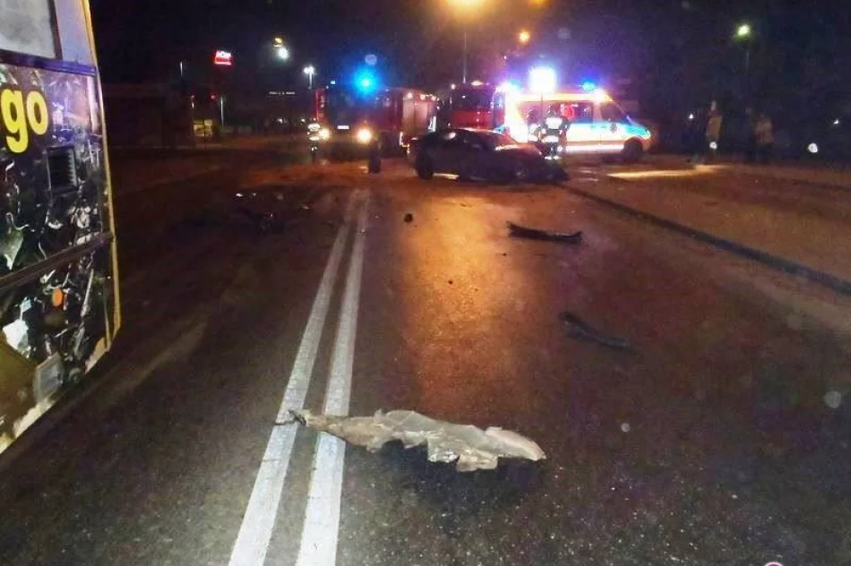 Zderzenie autobusu MPK i samochodu na Węgierskiej - zdjęcie 3