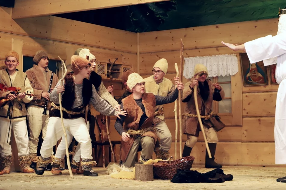 SREBRNA ROZETA dla kolędników z Pisarzowej na ogólnopolskim kolędowaniu w Bukowinie Tatrzańskiej - zdjęcie 4