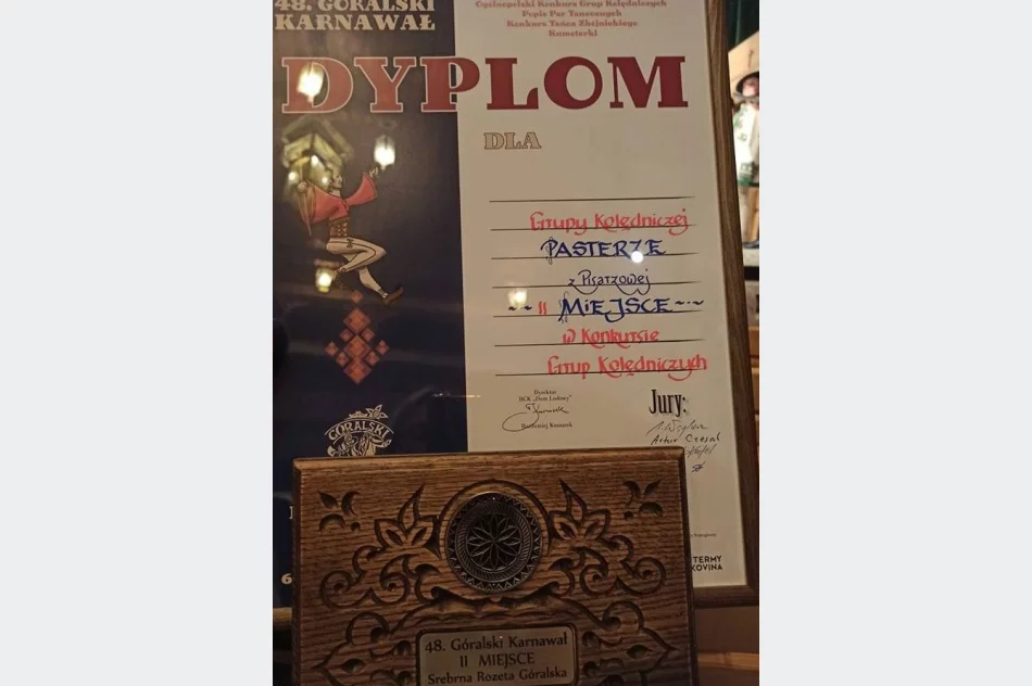 SREBRNA ROZETA dla kolędników z Pisarzowej na ogólnopolskim kolędowaniu w Bukowinie Tatrzańskiej - zdjęcie 6