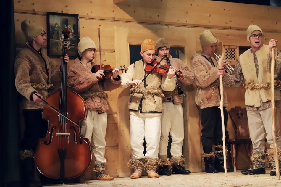 SREBRNA ROZETA dla kolędników z Pisarzowej na ogólnopolskim kolędowaniu w Bukowinie Tatrzańskiej - zdjęcie 11