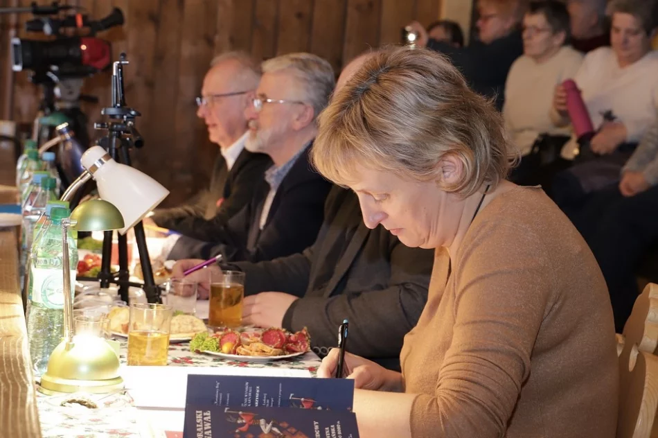 SREBRNA ROZETA dla kolędników z Pisarzowej na ogólnopolskim kolędowaniu w Bukowinie Tatrzańskiej - zdjęcie 12