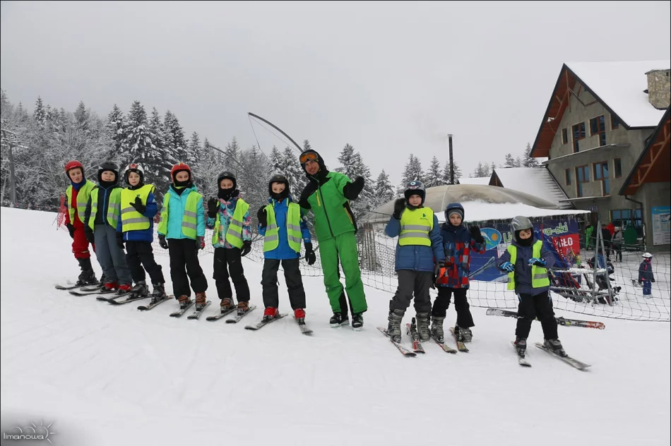 UCZNIOWIE LIMANOWSKICH SZKÓŁ „JEŻDŻĄ Z GŁOWĄ” - zdjęcie 2
