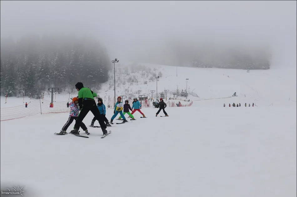 UCZNIOWIE LIMANOWSKICH SZKÓŁ „JEŻDŻĄ Z GŁOWĄ” - zdjęcie 3