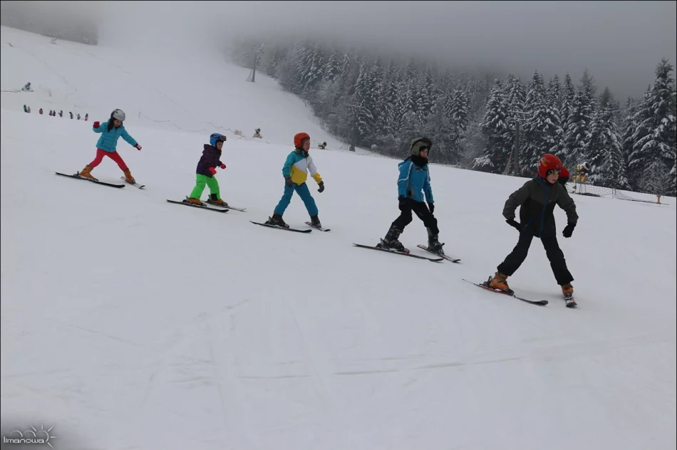 UCZNIOWIE LIMANOWSKICH SZKÓŁ „JEŻDŻĄ Z GŁOWĄ” - zdjęcie 5