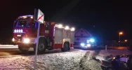 Samochód uderzył w słup i ogrodzenie. Dwaj pijani mężczyźni w areszcie - zdjęcie 2