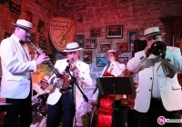 KONCERT NOWOROCZNY Z NEW MARKET JAZZ BAND! Folwark Stara Winiarnia Mszana Dolna - zdjęcie główne