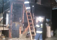 Nocny pożar budynku stolarni - zdjęcie główne