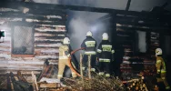 Spłonął drewniany dom, 3 inne budynki były zagrożone - zdjęcie 5
