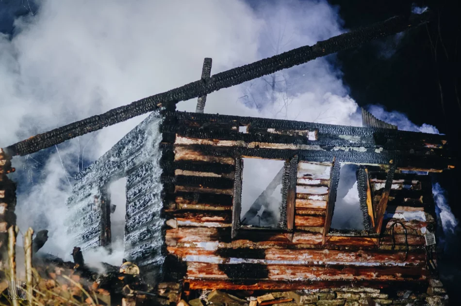 Spłonął drewniany dom, 3 inne budynki były zagrożone - zdjęcie 18