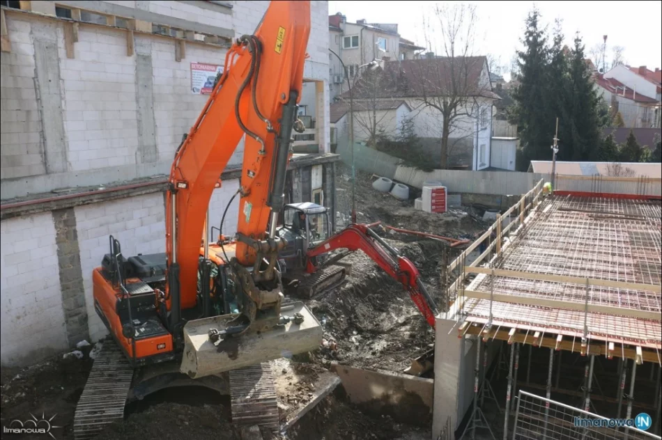 Postępują prace przy budowie parkingu - zdjęcie 2