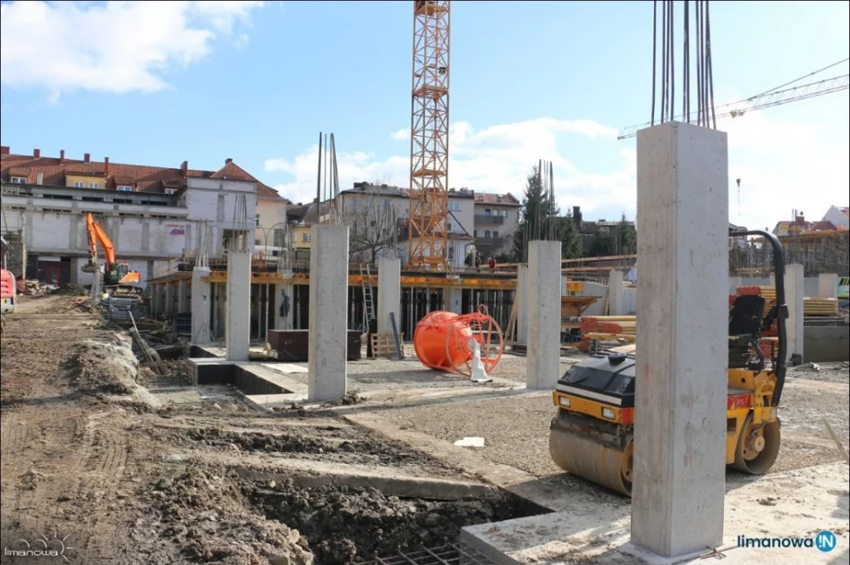 Postępują prace przy budowie parkingu - zdjęcie 3