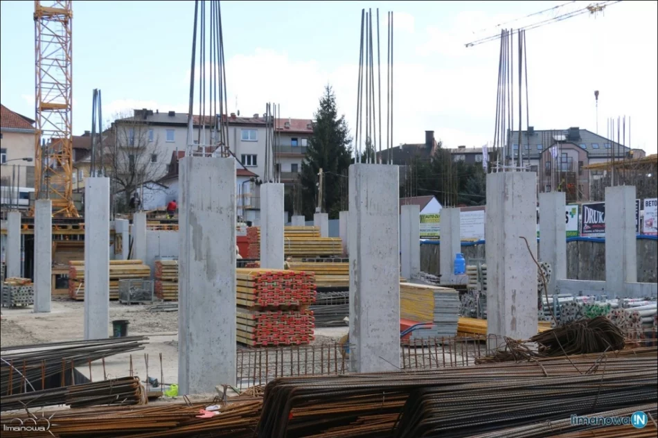 Postępują prace przy budowie parkingu - zdjęcie 4