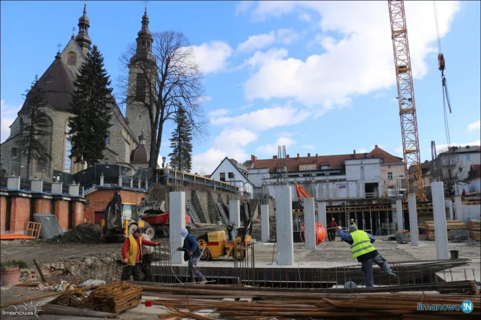 Postępują prace przy budowie parkingu - zdjęcie 12