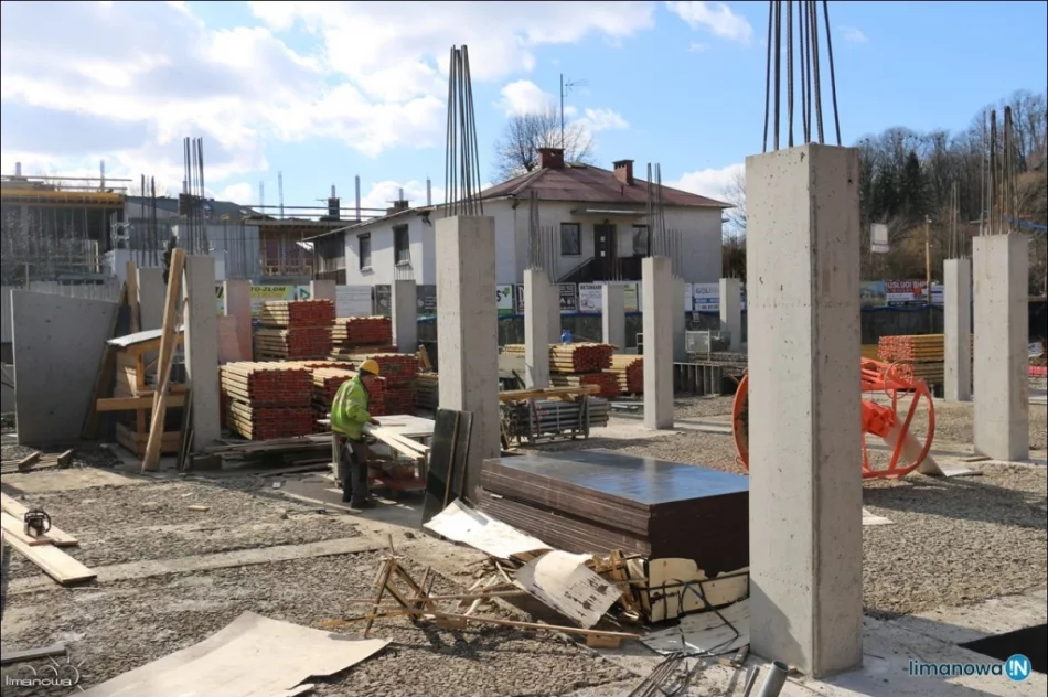 Postępują prace przy budowie parkingu - zdjęcie 14
