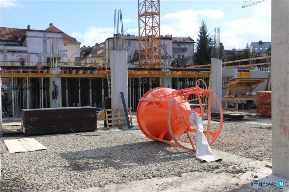 Postępują prace przy budowie parkingu - zdjęcie 20