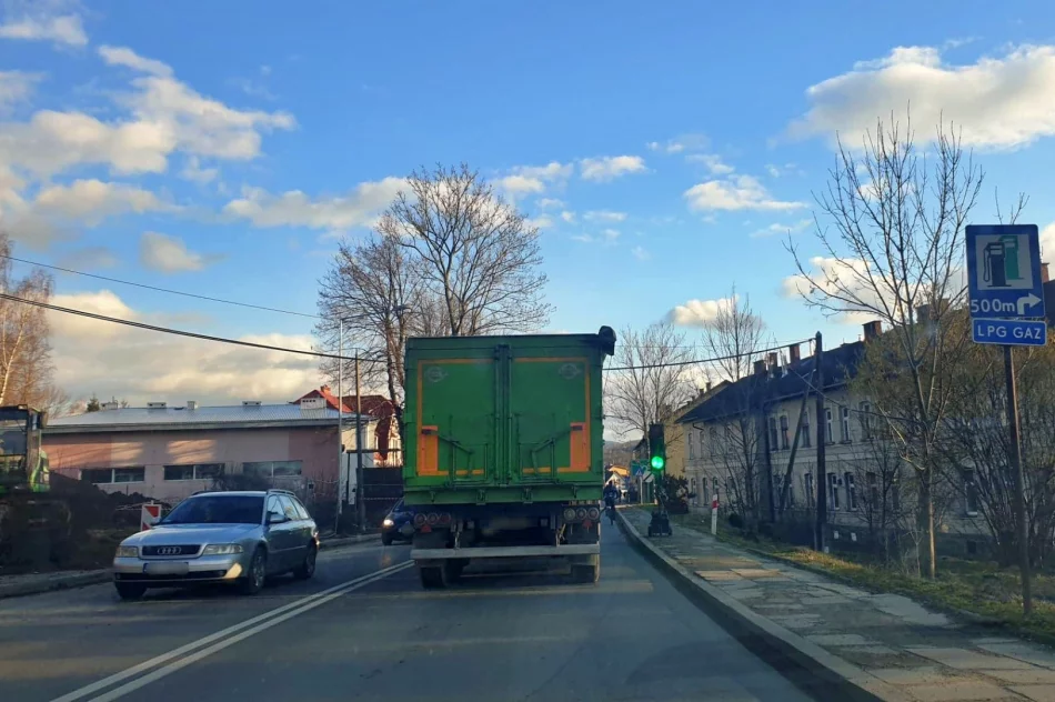 Sygnalizacja steruje ruchem na drodze wojewódzkiej - zdjęcie 3