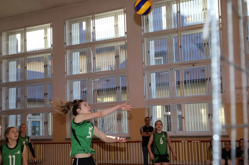 Dziewczęta z Pisarzowej mistrzyniami gminy w siatkówce - zdjęcie 4