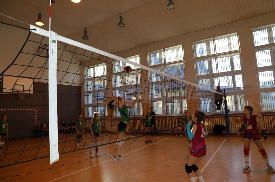 Dziewczęta z Pisarzowej mistrzyniami gminy w siatkówce - zdjęcie 11