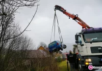 Kolizje samochodów. Na drogach ślisko - trzeba uważać - zdjęcie główne