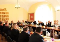 Podjęto rezolucję. PiS poparło PO, chociaż były głosy, że to 'musztarda po obiedzie' - zdjęcie główne