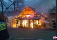 Pożar budynków gospodarczych, strażacy ratowali dom - zdjęcie główne
