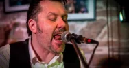 Szczepan Sollich i ELVIS'56! OSTATKI w Muzycznym Folwarku Stara Winiarnia Mszana Dolna - zdjęcie 2
