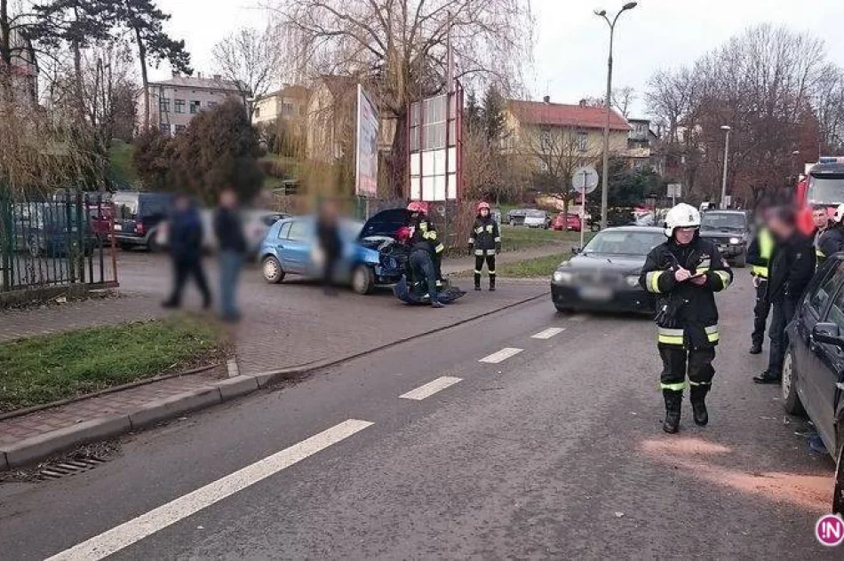 Stłuczka przy ulicy Bulwar Narwiku - zdjęcie 2