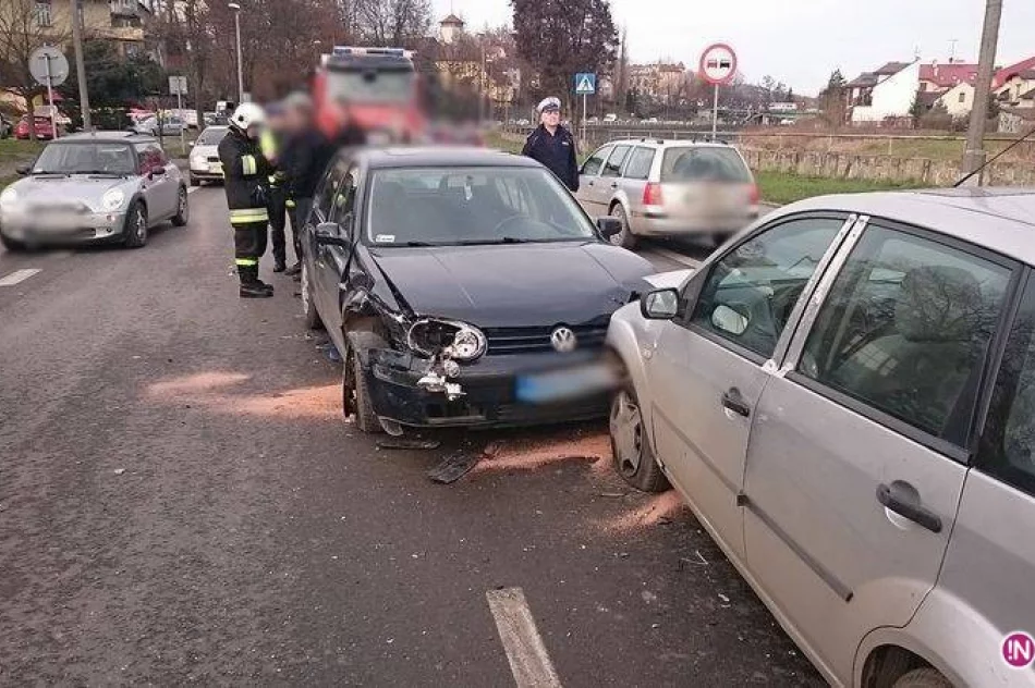 Stłuczka przy ulicy Bulwar Narwiku - zdjęcie 3