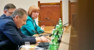 Rodzice na komisji oświaty: "Przeliczamy nasze dzieci na 600 tys. zł?!" - zdjęcie 2