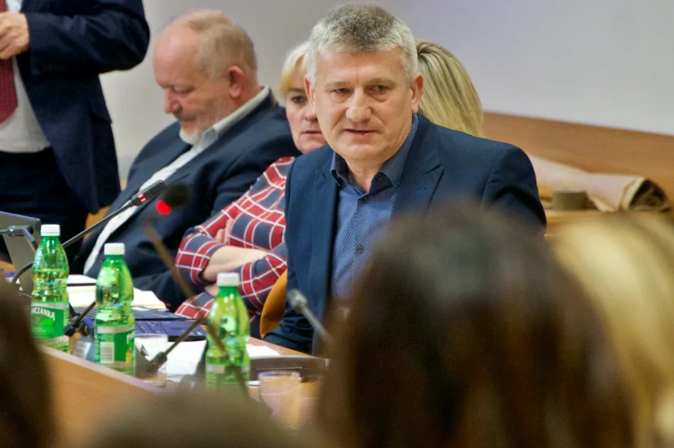 Rodzice na komisji oświaty: "Przeliczamy nasze dzieci na 600 tys. zł?!" - zdjęcie 7