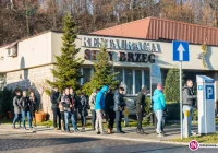 Na ulicach, parkingach i w sklepach... widać zbliżające się święta - zdjęcie główne