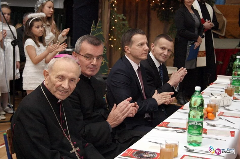 Wigilijne spotkanie dla osób samotnych i niepełnosprawnych - zdjęcie 2