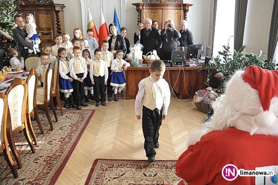 Dzieci ze Żmiącej kolędowały w Krakowie - zdjęcie 4