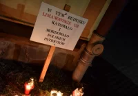 Spontanicznie uczcili pamięć obok dawnej katowni - zdjęcie główne