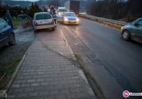 Kolizja samochodu osobowego z busem (wideo) - zdjęcie główne