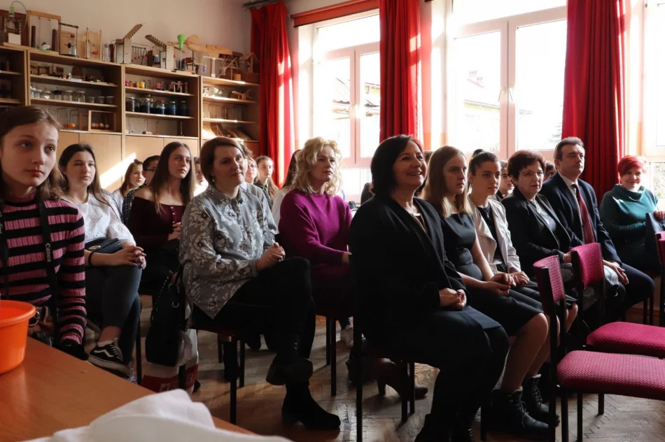 XIII Międzyszkolne Spotkanie  Młodych Fizyków i Chemików - zdjęcie 3