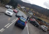 Kolizja samochodów na drodze wojewódzkiej - zdjęcie główne