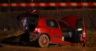 Zderzenie dwóch aut, jedna osoba zabrana do szpitala - zdjęcie 3
