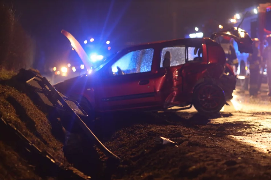 Zderzenie dwóch aut, jedna osoba zabrana do szpitala - zdjęcie 4